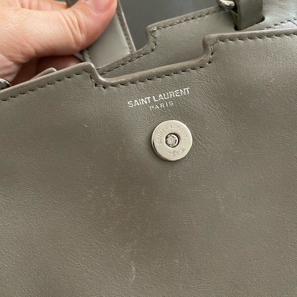 SAINT LAURENT
Calfskin Monogram Toy Cabas Grey - Picture 4 of 6